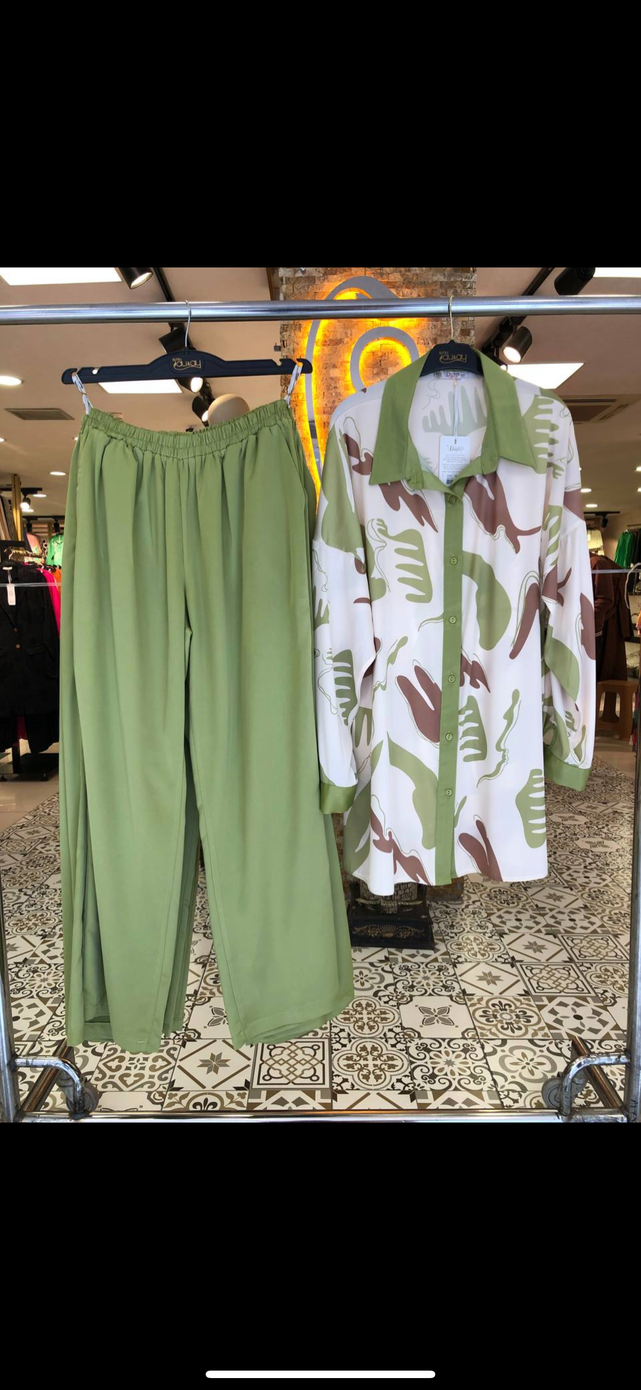 Plus Size Green Suit: Buttoned shirt + Wide Leg Pants