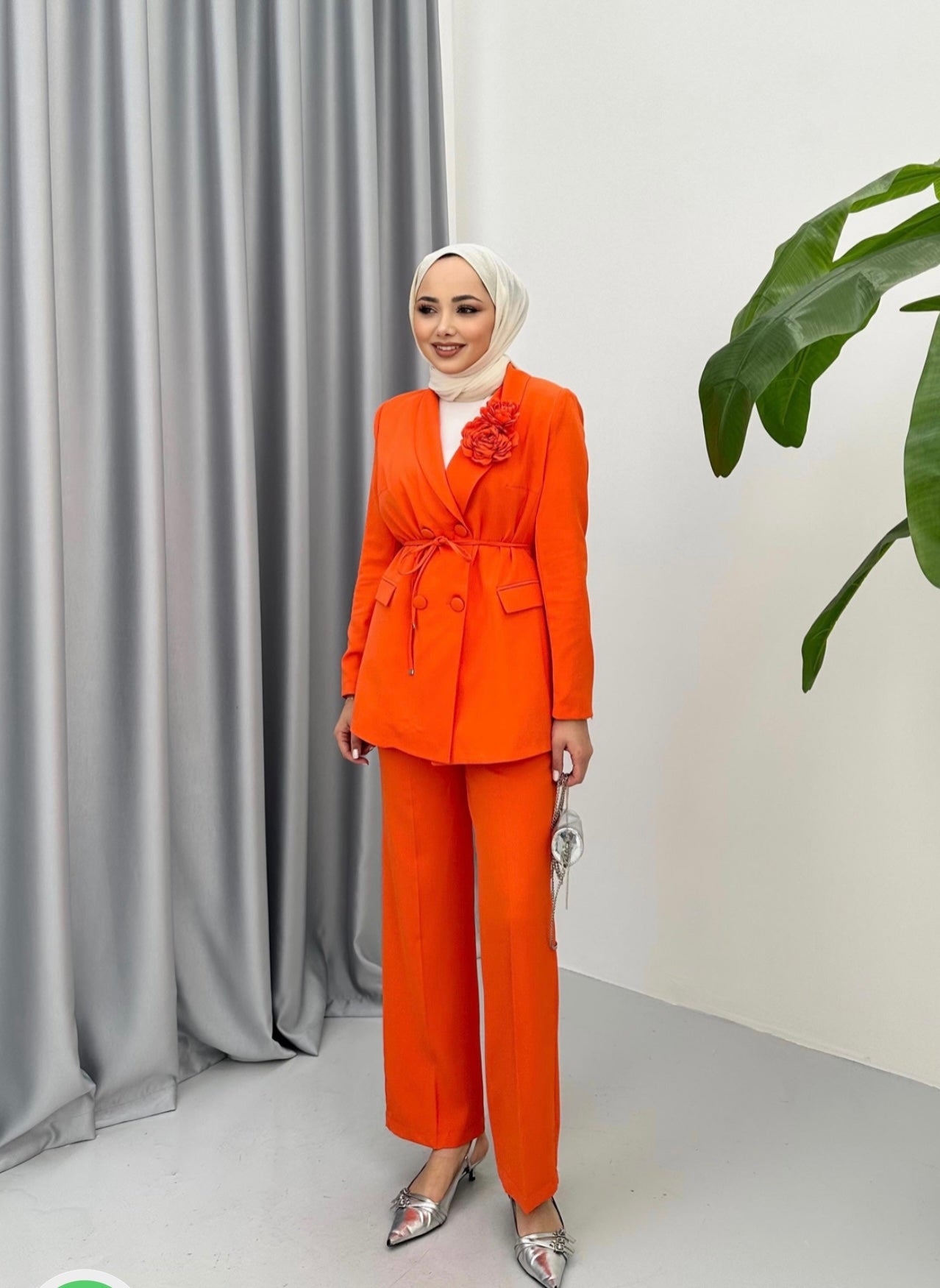 Full Orange Set : Blazer & Pants With two flowers Trendy brooch